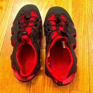 Sonoma Boys/girls Size 5 closed toe rugged sandals